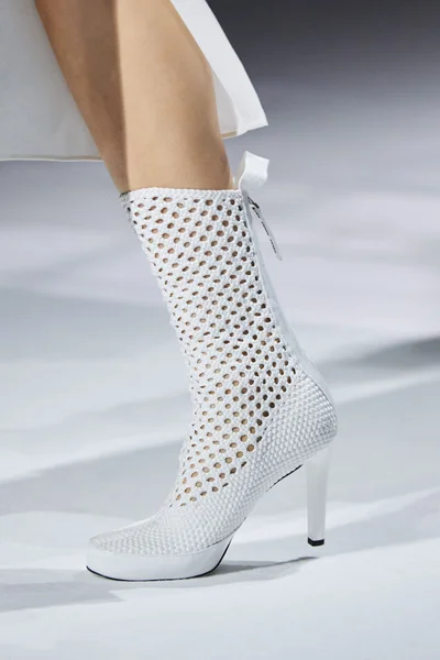 Look 19